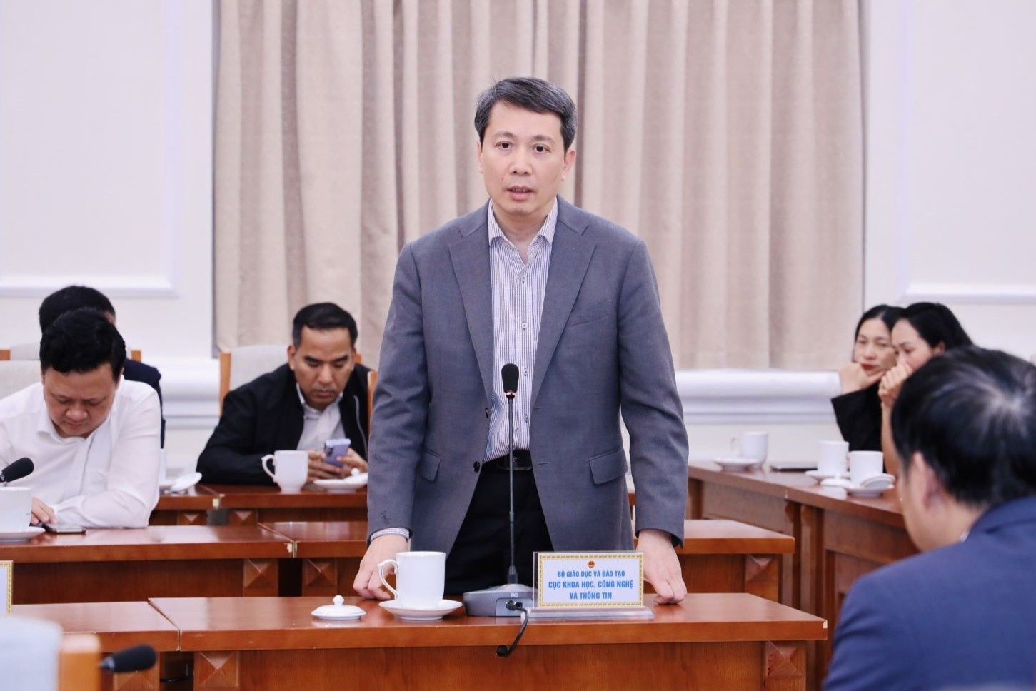thứ trưởng ảnh 2