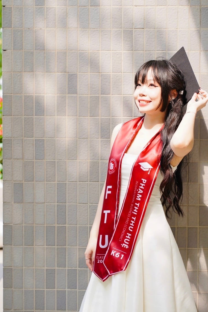 Nữ sinh Ngoại thương ảnh 2