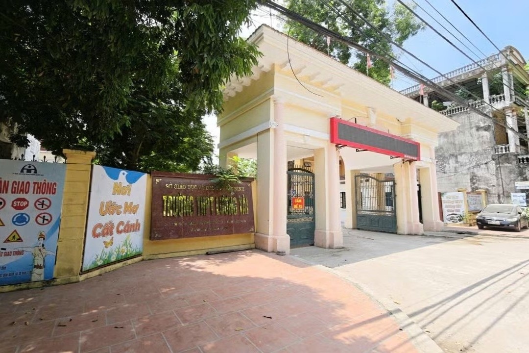Xác minh thông tin tố giám thị làm bài hộ con gái hiệu phó