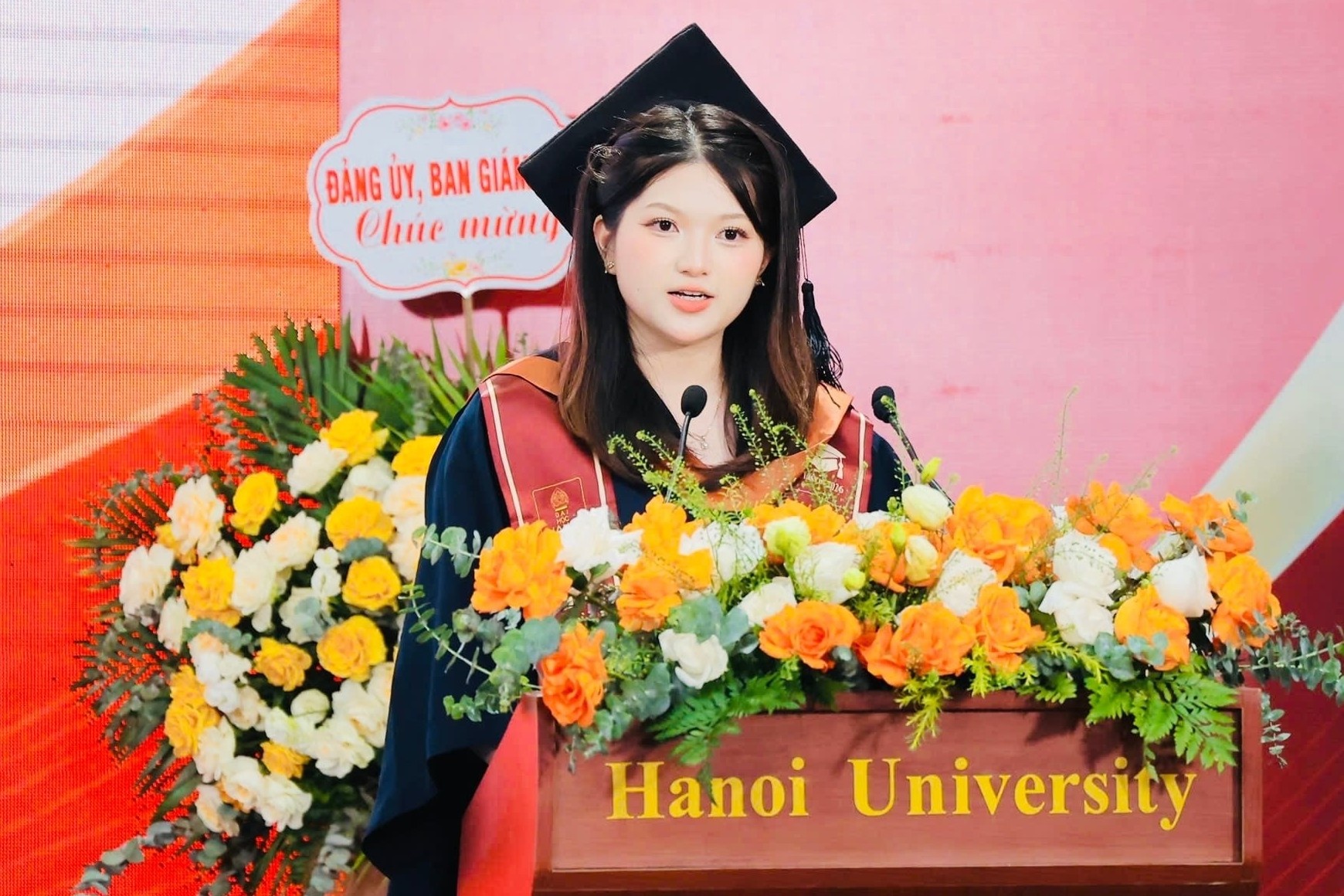 Từ mê đồ ăn Hàn đến thủ khoa được giữ lại làm giảng viên thỉnh giảng