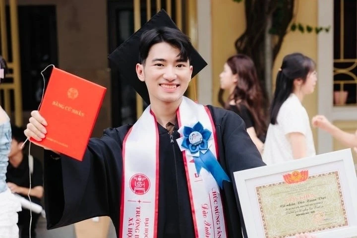 Từng tự ti về bản thân, nam sinh thành á khoa trường Nhân văn