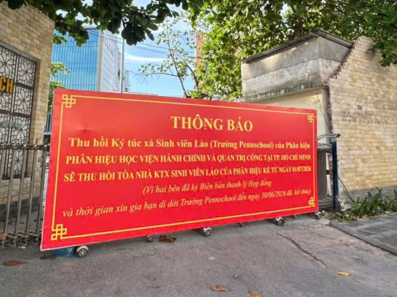 Bất ngờ đóng cửa vào ngày tựu trường, đại diện trường quốc tế nói gì?