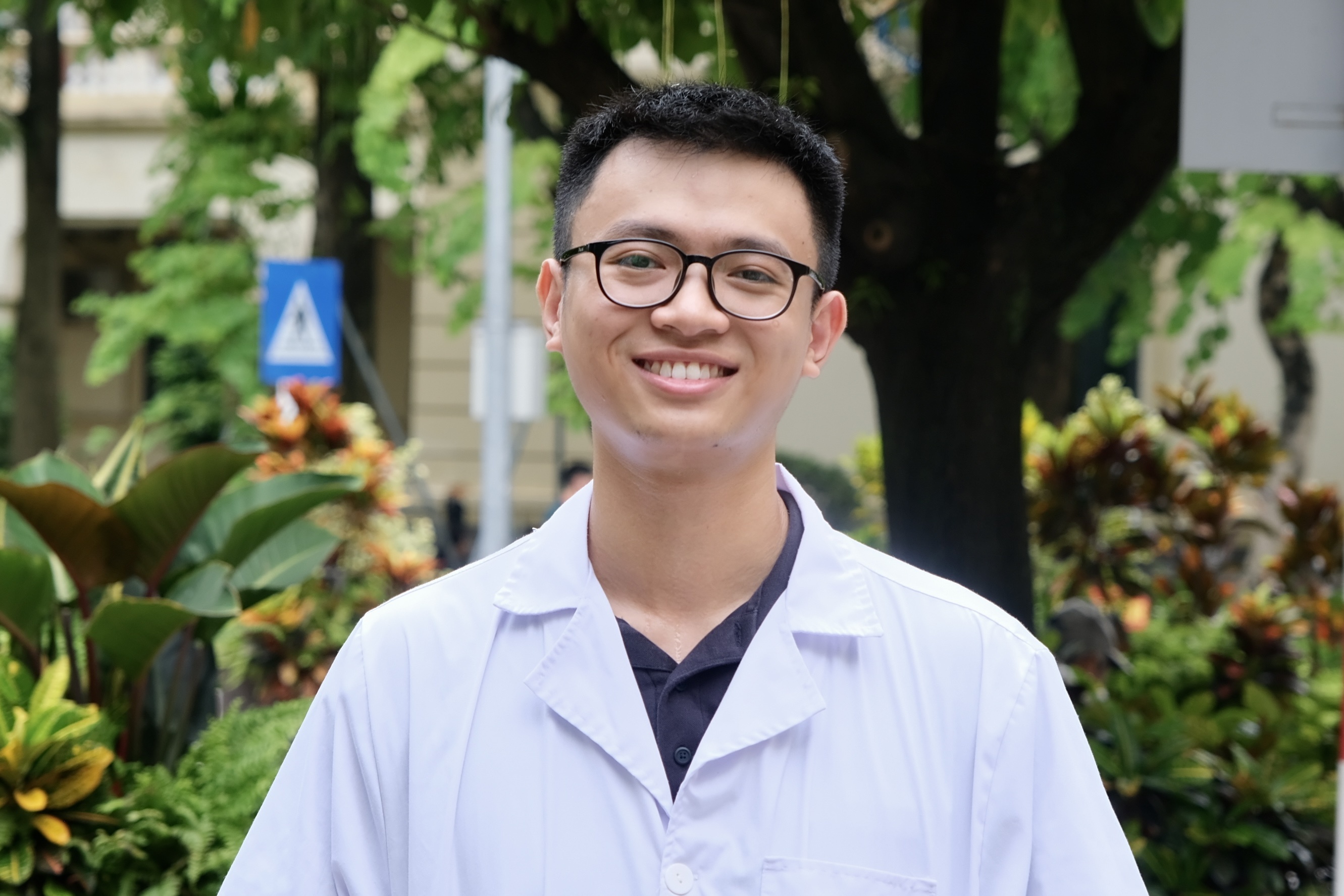 b&aacute;c sĩ nội tr&uacute; ảnh 1