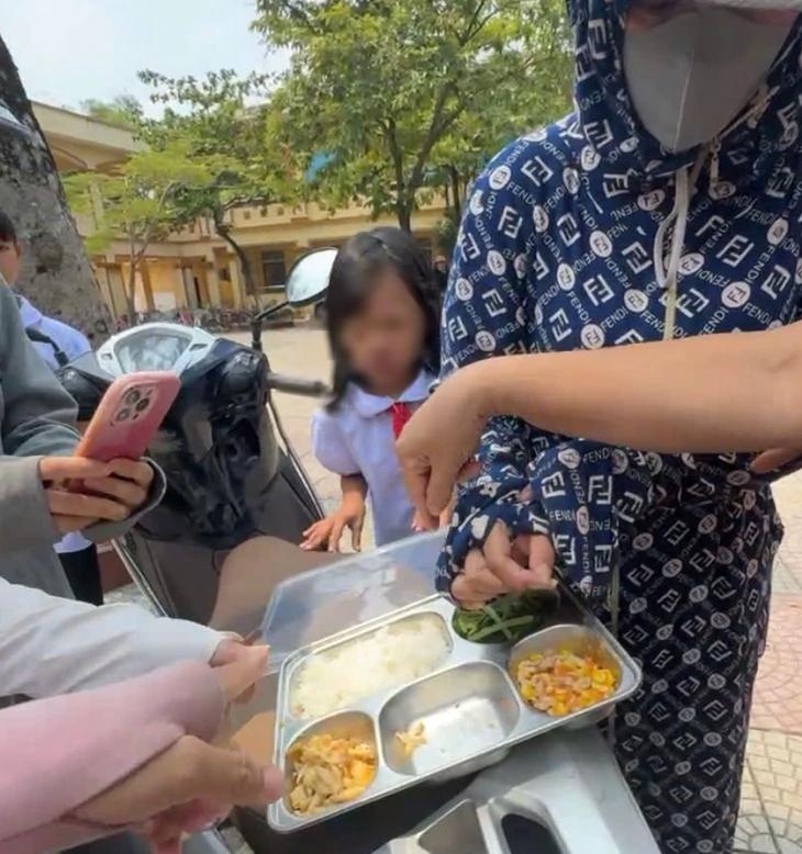 b&aacute;n tr&uacute; ảnh 2