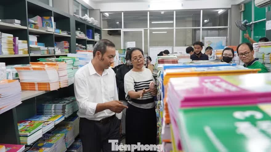 s&aacute;ch gi&aacute;o khoa ảnh 2
