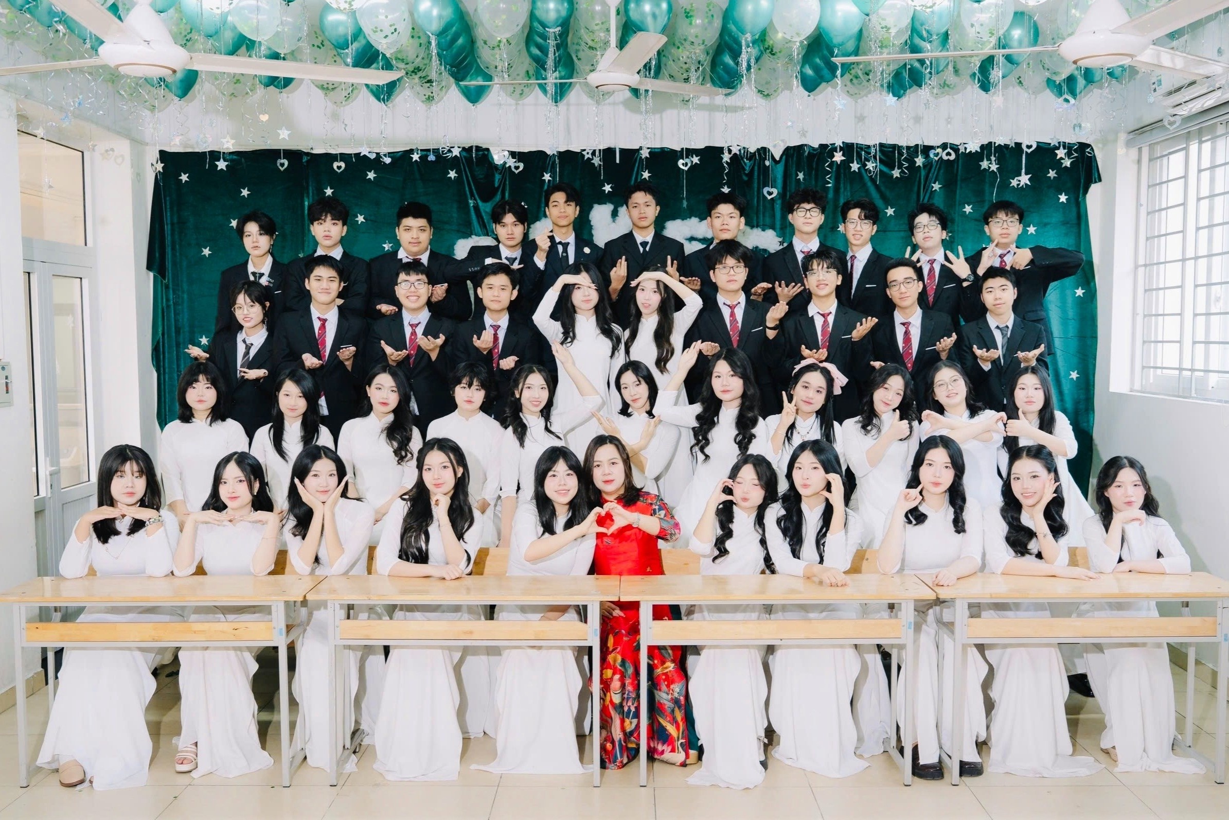 Một lớp chuyên có 36 học sinh IELTS trên 8.0, 29 em SAT từ 1.500 điểm