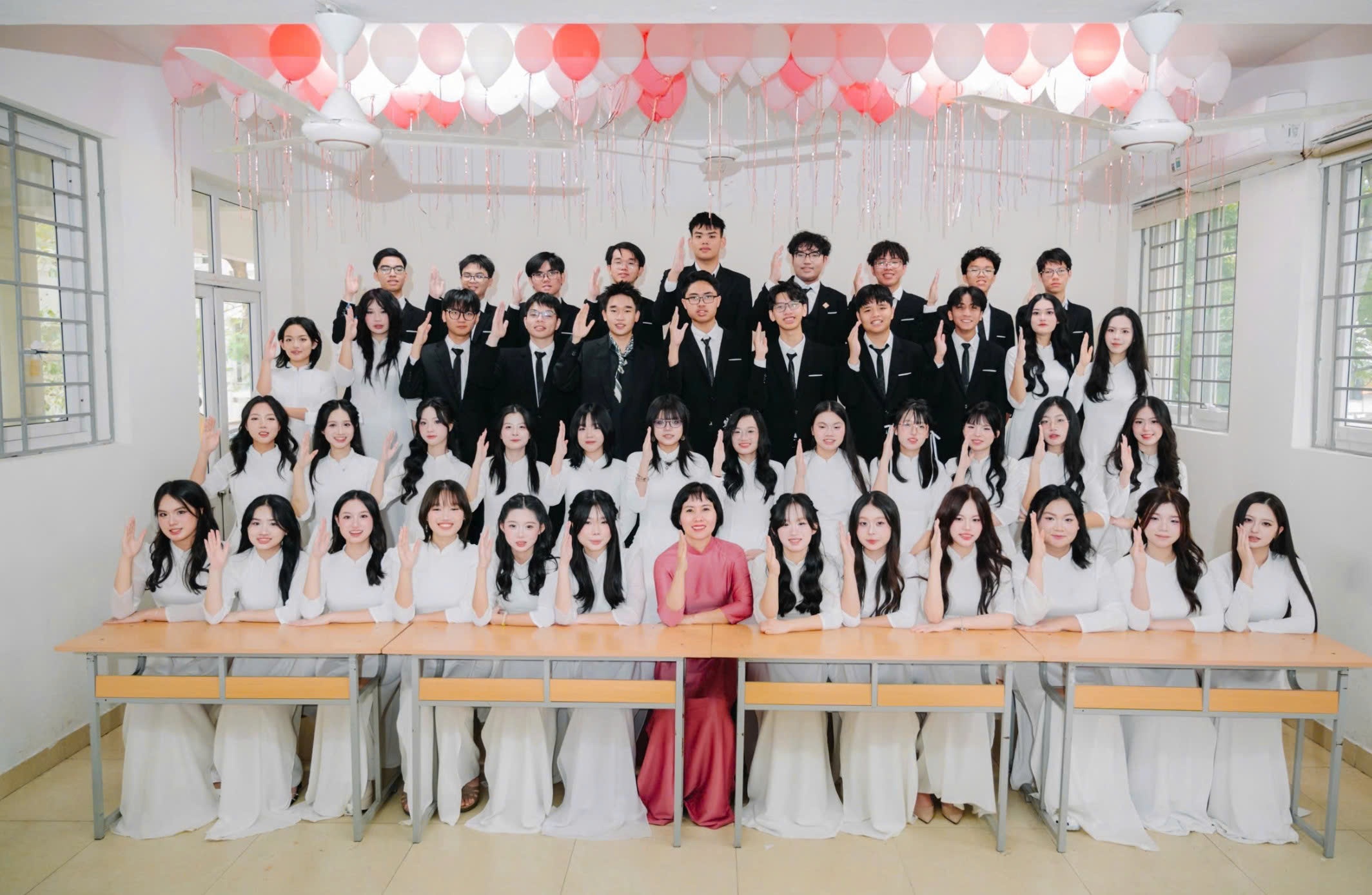 Một lớp có 17 học sinh giành suất du học, 18 em đạt IELTS từ 8.0