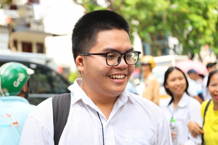 Săn IELTS lấy điểm cộng: Cuộc đua tốn kém, chênh lệch cơ hội tiếp cận