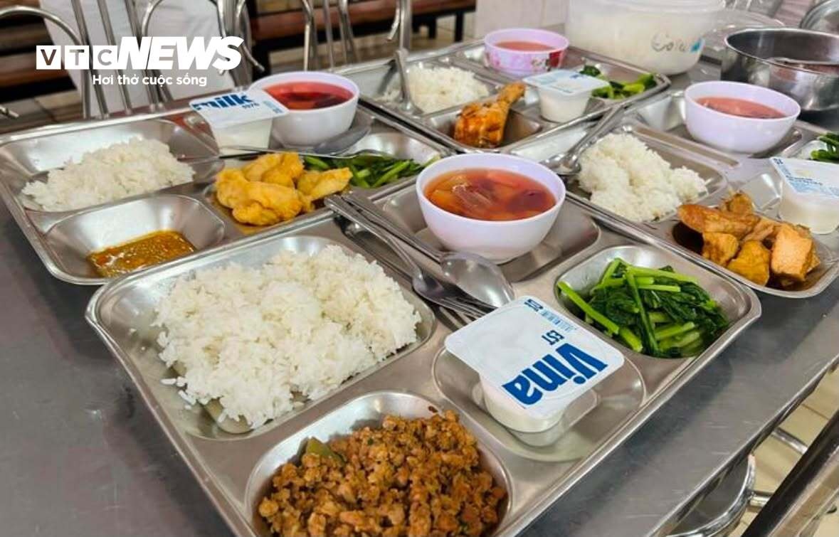 Trường tạm ngưng ăn bán trú vì vướng thủ tục: Sở ATTP TP.HCM thông tin