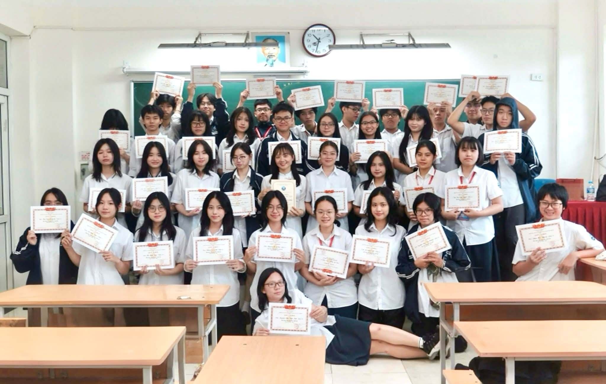 Một lớp chuyên Nhật có 3 thủ khoa, 12 suất du học, 20 IELTS từ 8.0