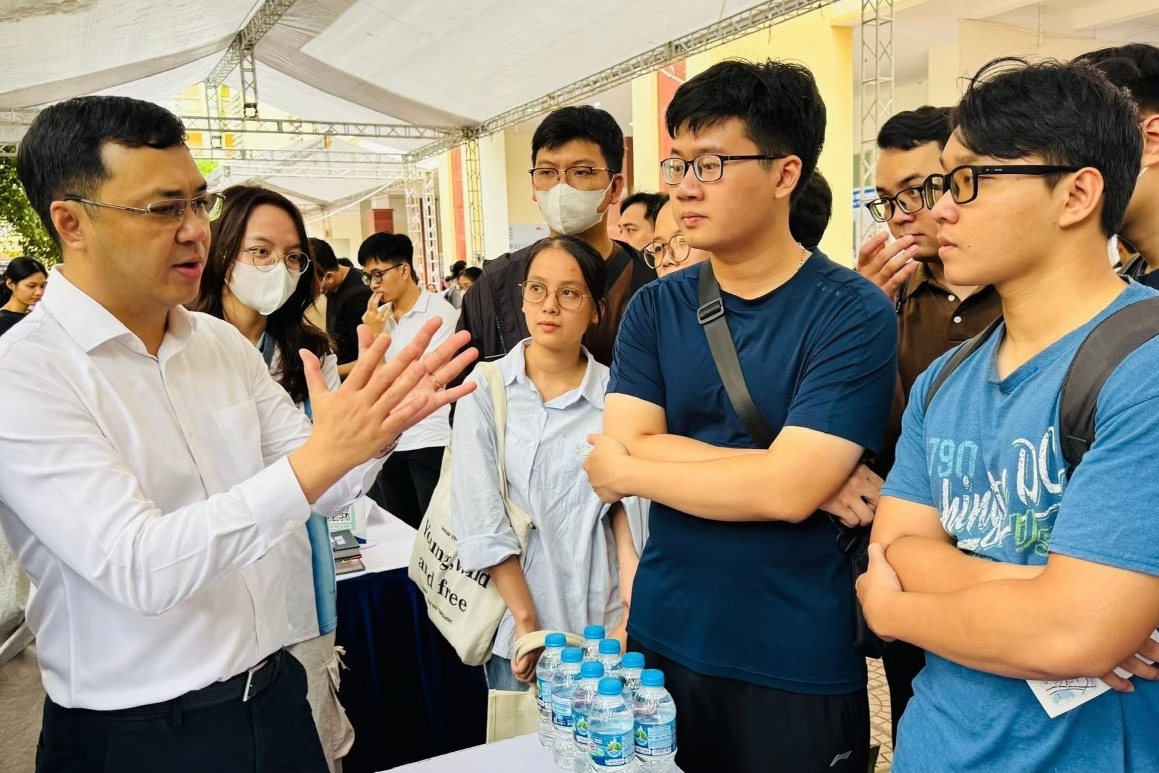 Áp lực cơm, áo với sinh viên ngành Y