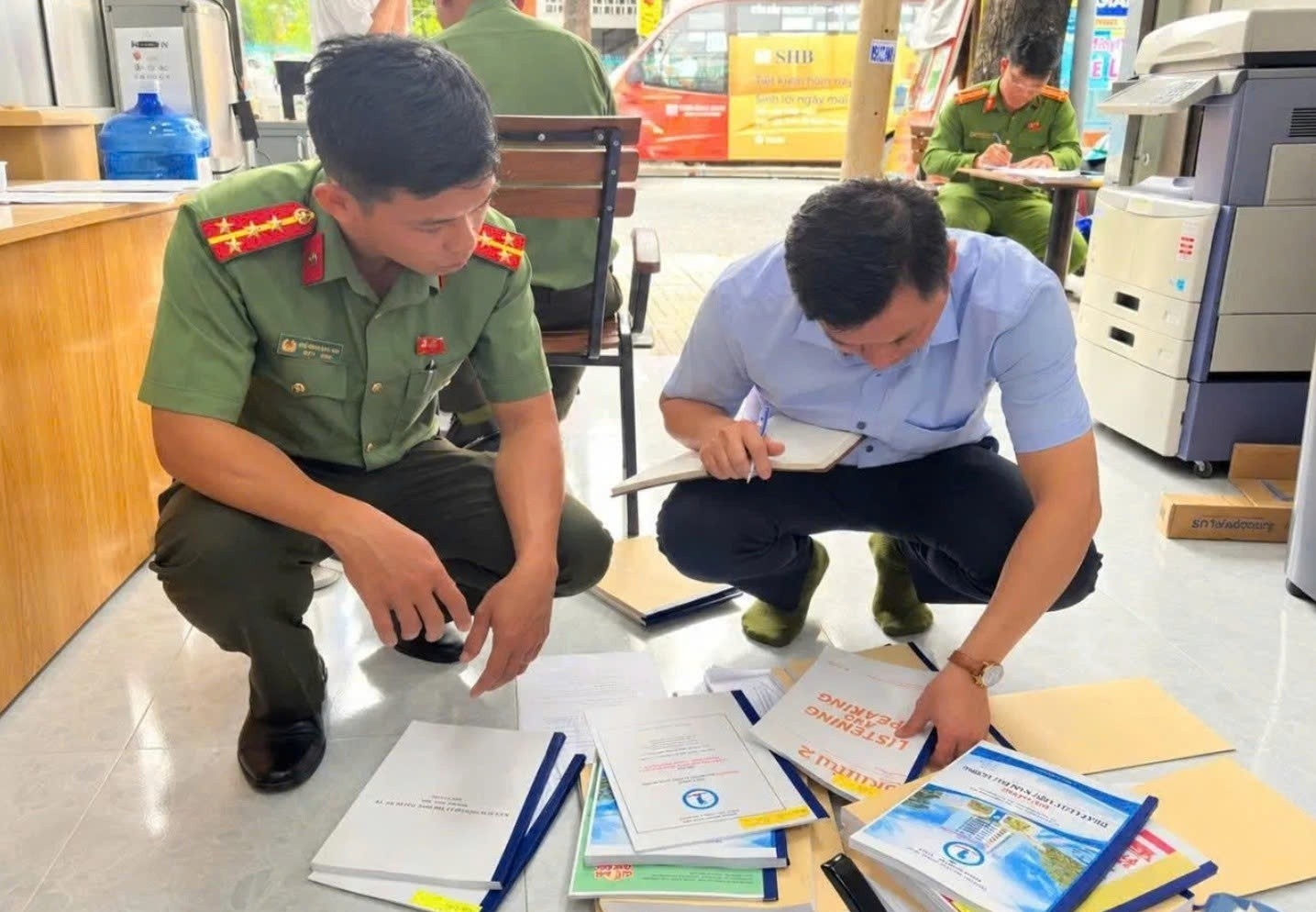 s&aacute;ch gi&aacute;o khoa ảnh 1