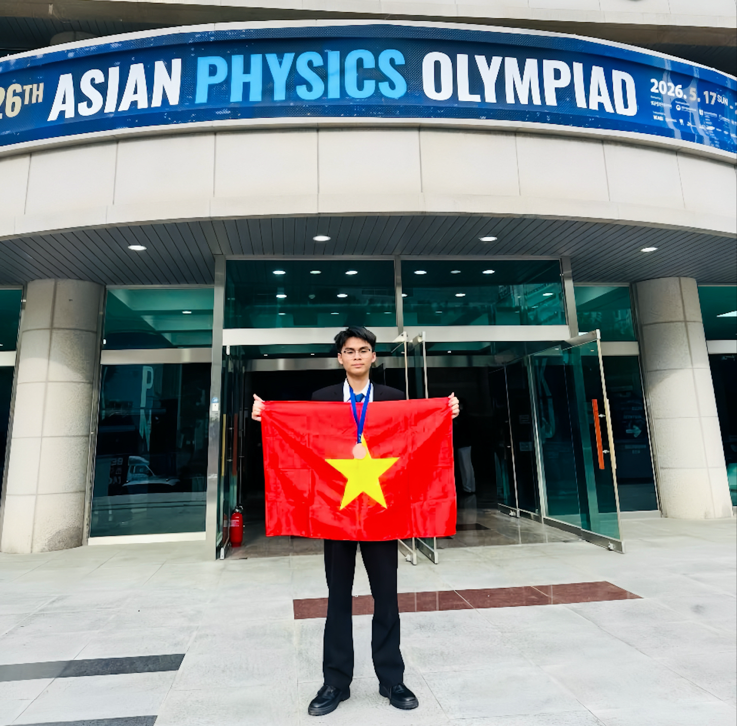 huy chương v&agrave;ng ảnh 2
