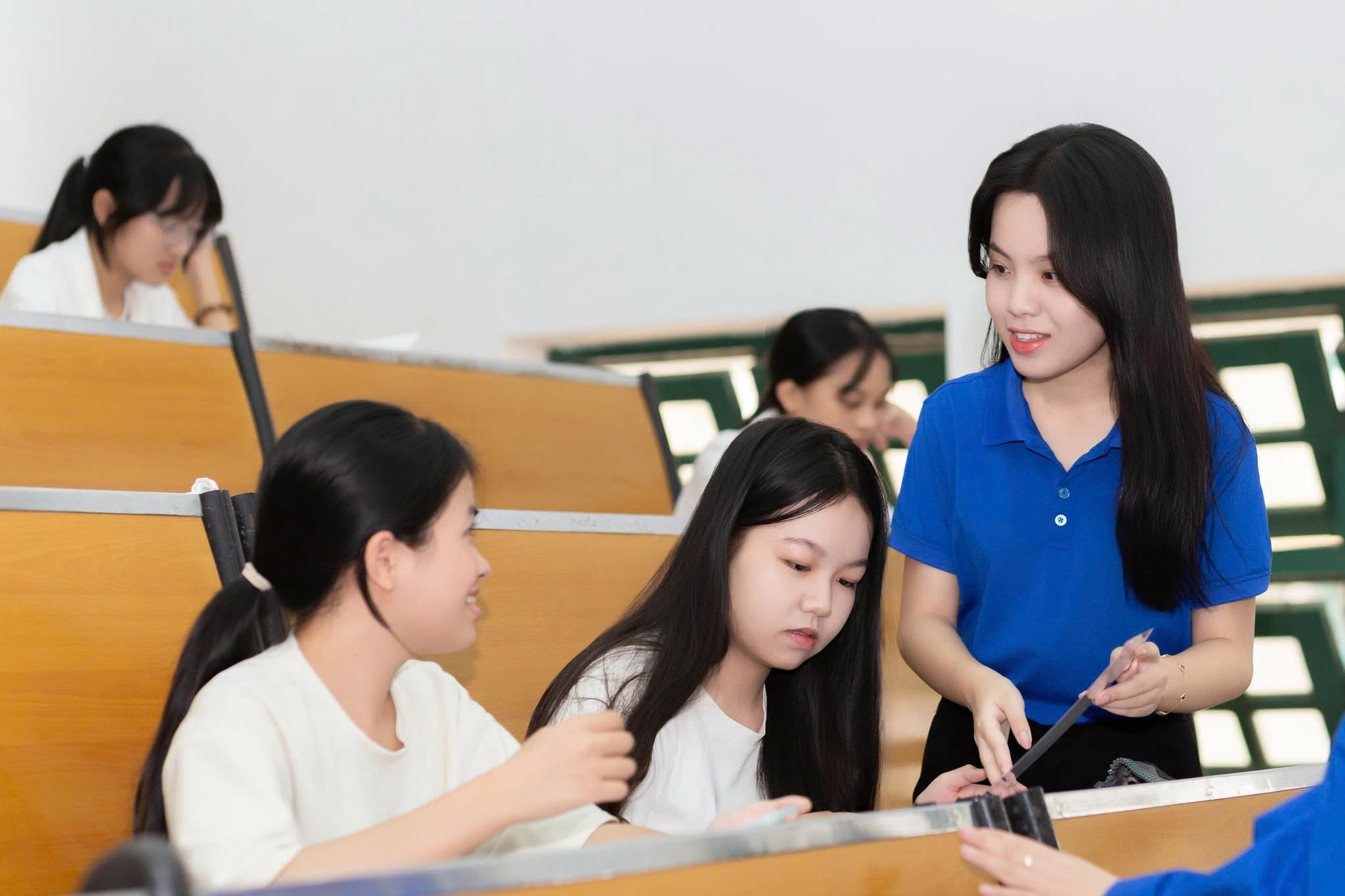 sinh vi&ecirc;n ảnh 1