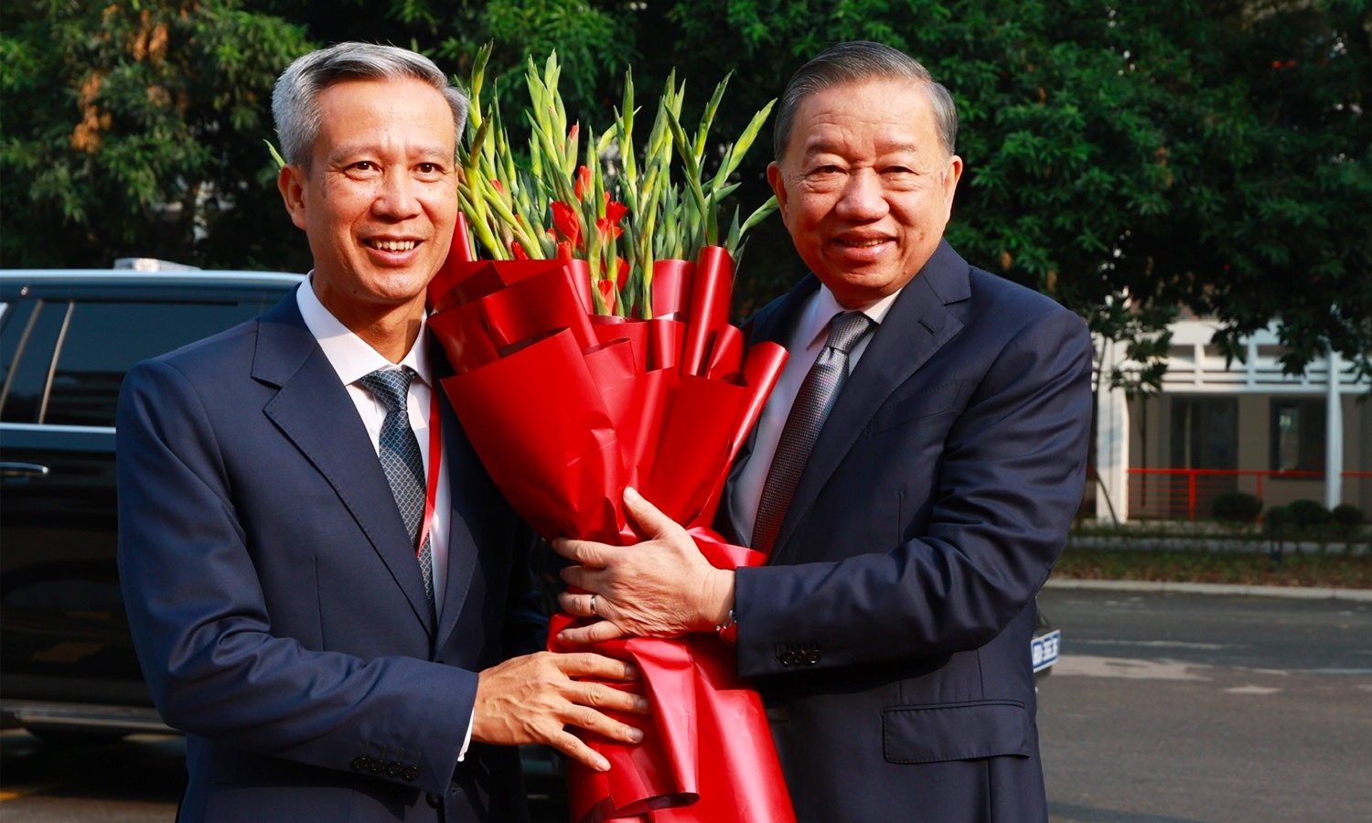 tổng b&iacute; thư ảnh 1