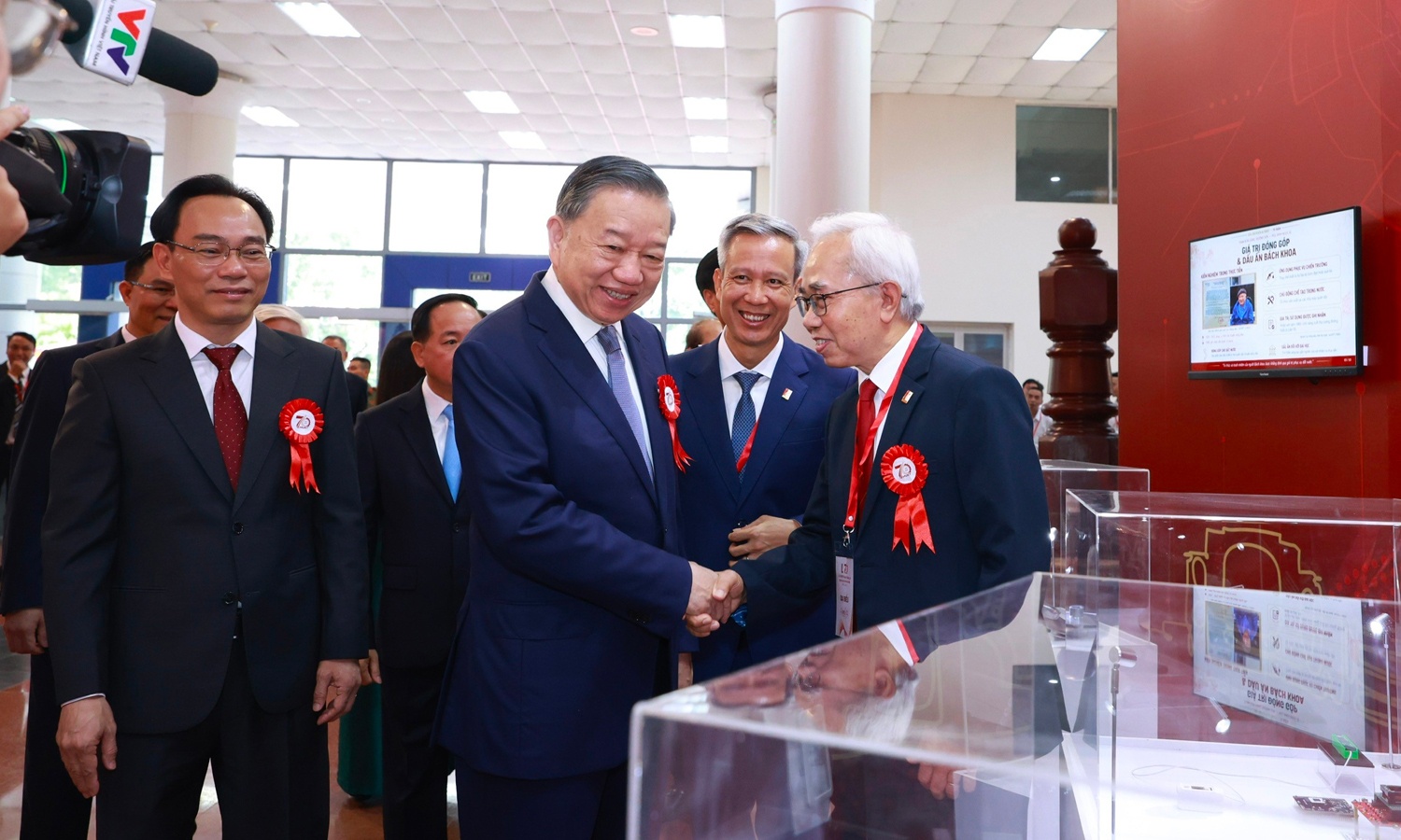 tổng b&iacute; thư ảnh 3