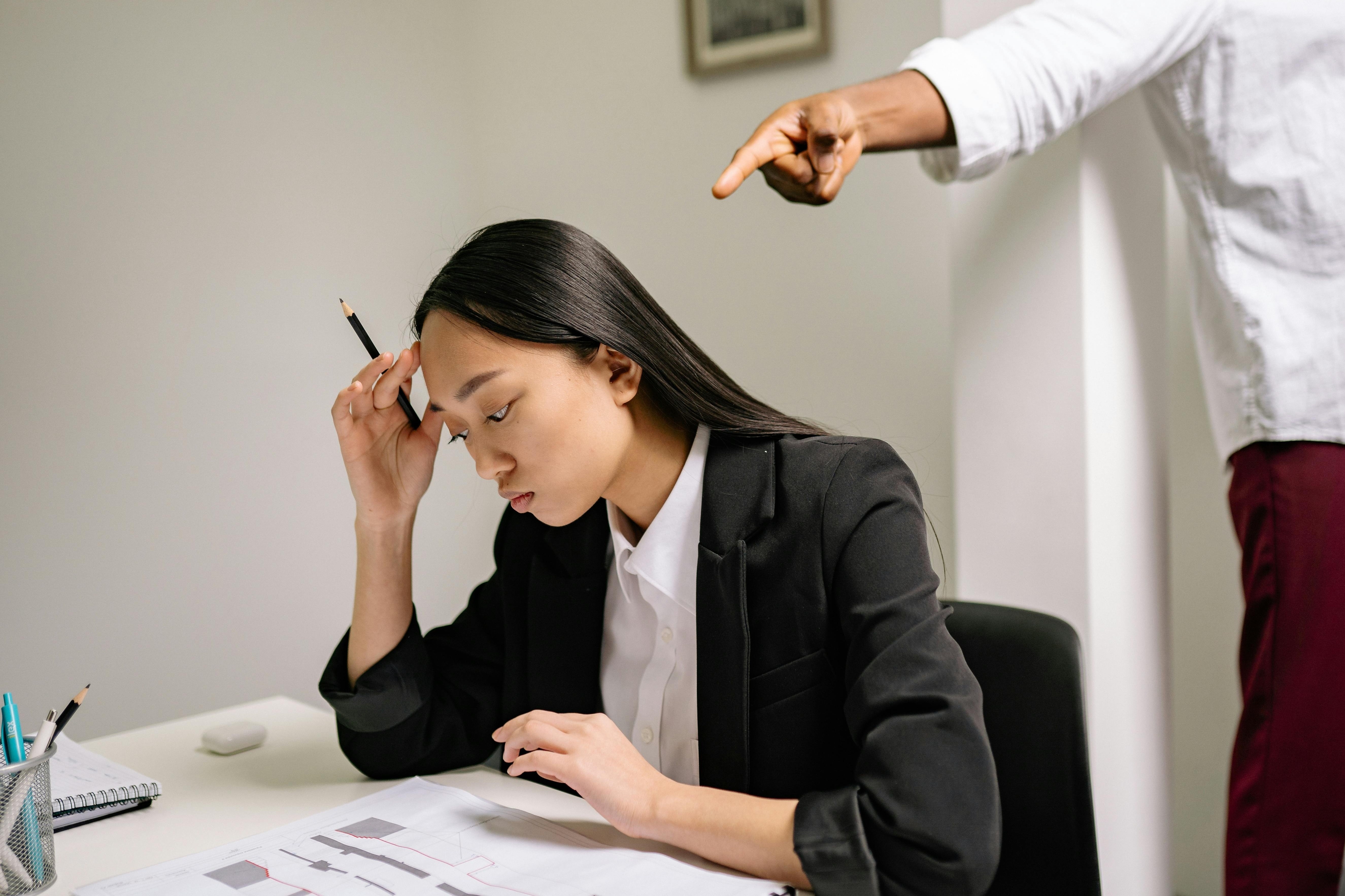 Nhắc nhở học sinh cũng bị 'bóc phốt', khi quyền làm thầy bị bóp nghẹt