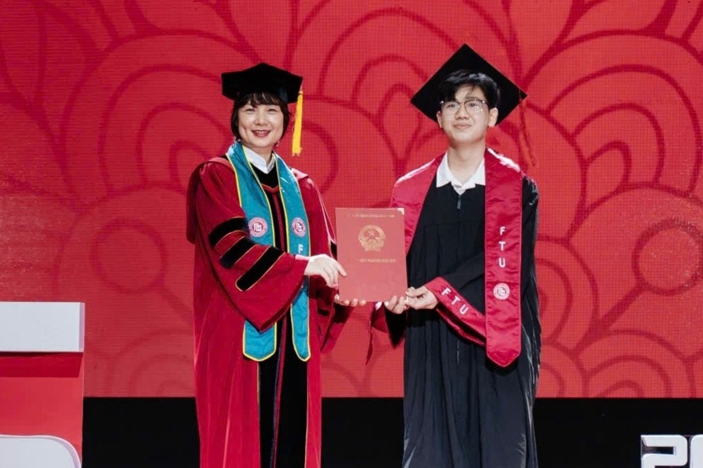 thủ khoa ảnh 1