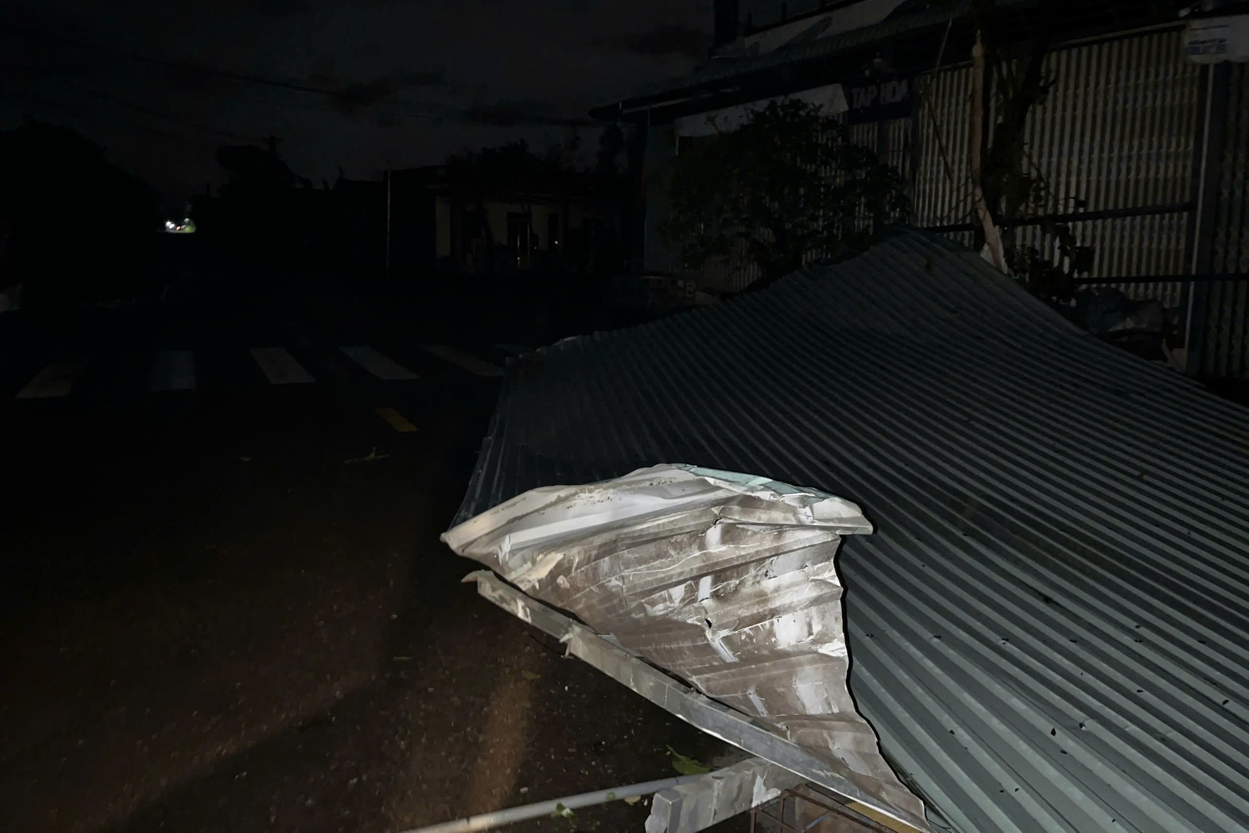 hoang tang sau bao anh 10