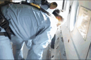 Can canh truc thang quan doi cuu tro vung lu co lap o Dak Lak hinh anh