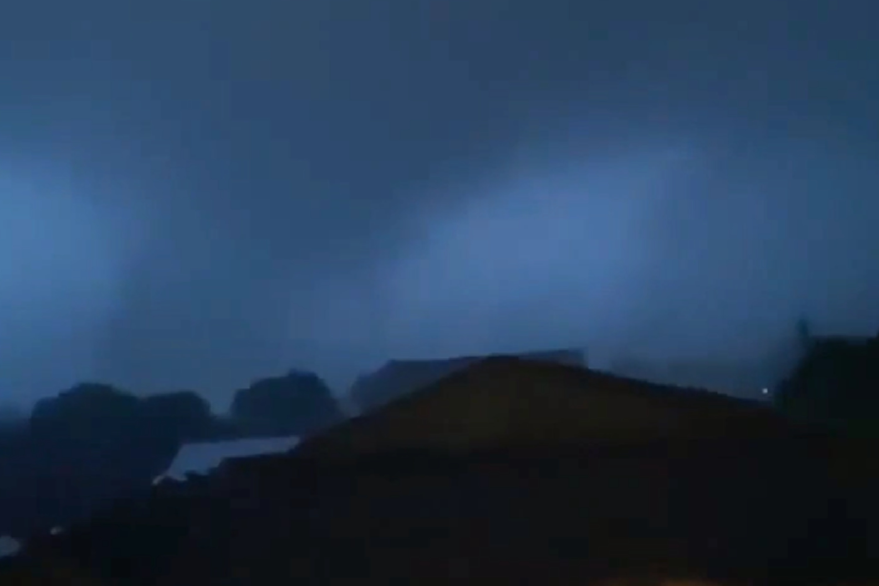 Loc xoay tai Quang Ngai truoc bao Kalmaegi hinh anh