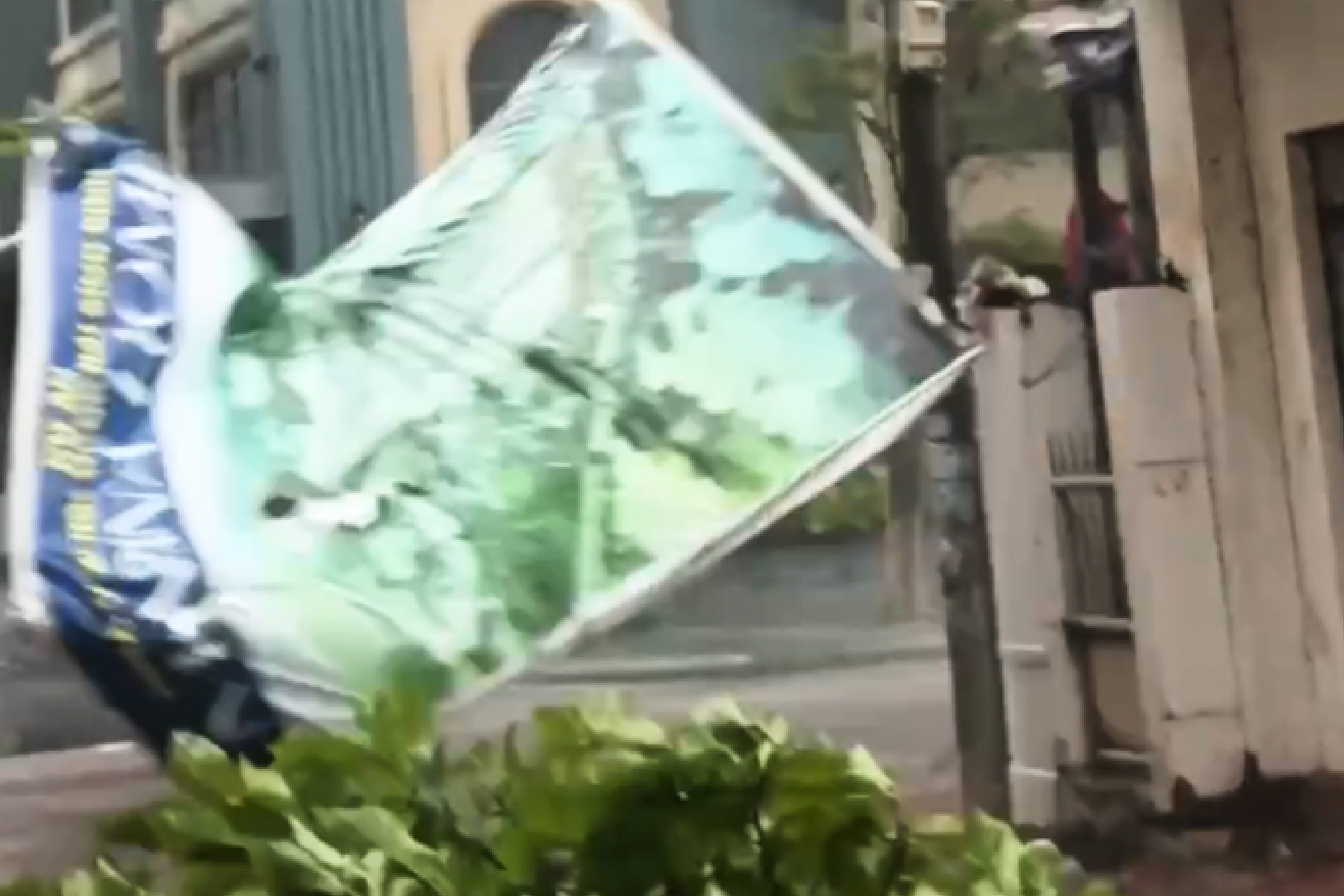 Gio bao Kalmaegi thoi bay bien quang cao o Quy Nhon hinh anh