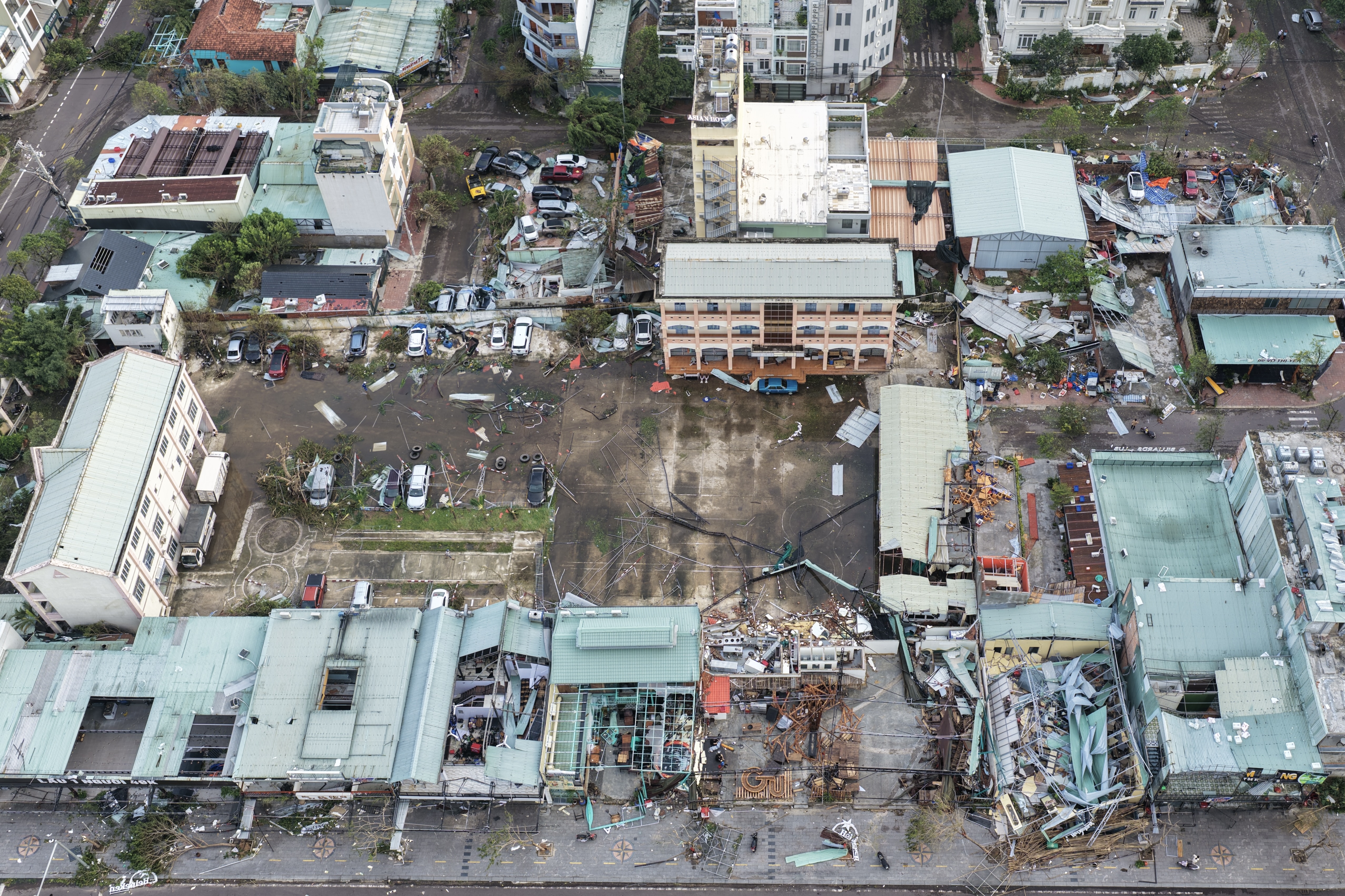 Anh tu flycam, toan canh Quy Nhon tieu dieu sau bao so 13 Kalmaegi hinh anh