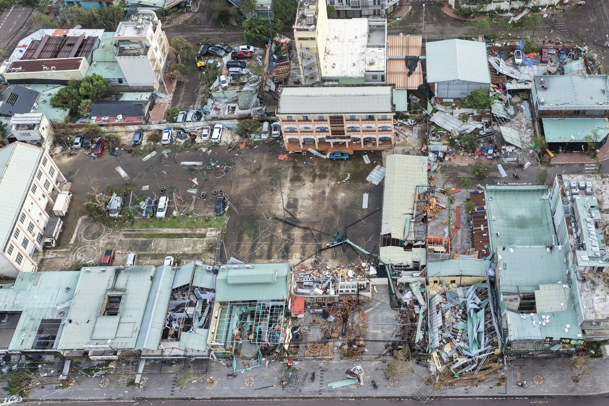 Anh tu flycam, toan canh Quy Nhon tieu dieu sau bao so 13 Kalmaegi hinh anh