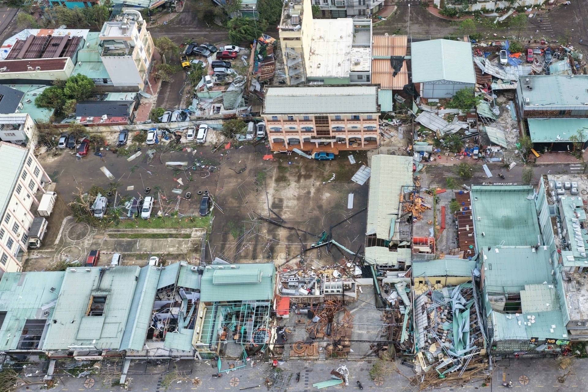 Anh tu flycam, toan canh Quy Nhon tieu dieu sau bao so 13 Kalmaegi hinh anh