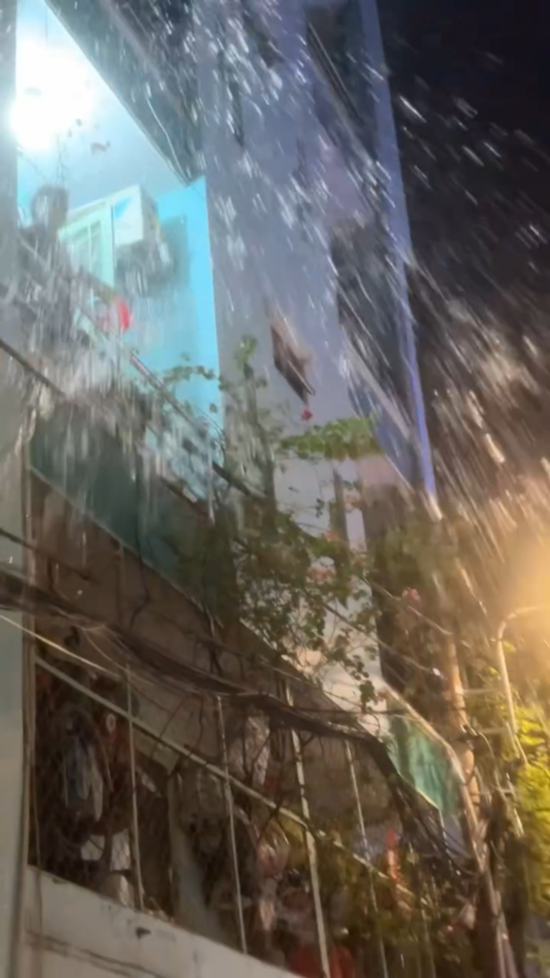 khach bi tat nuoc anh 2