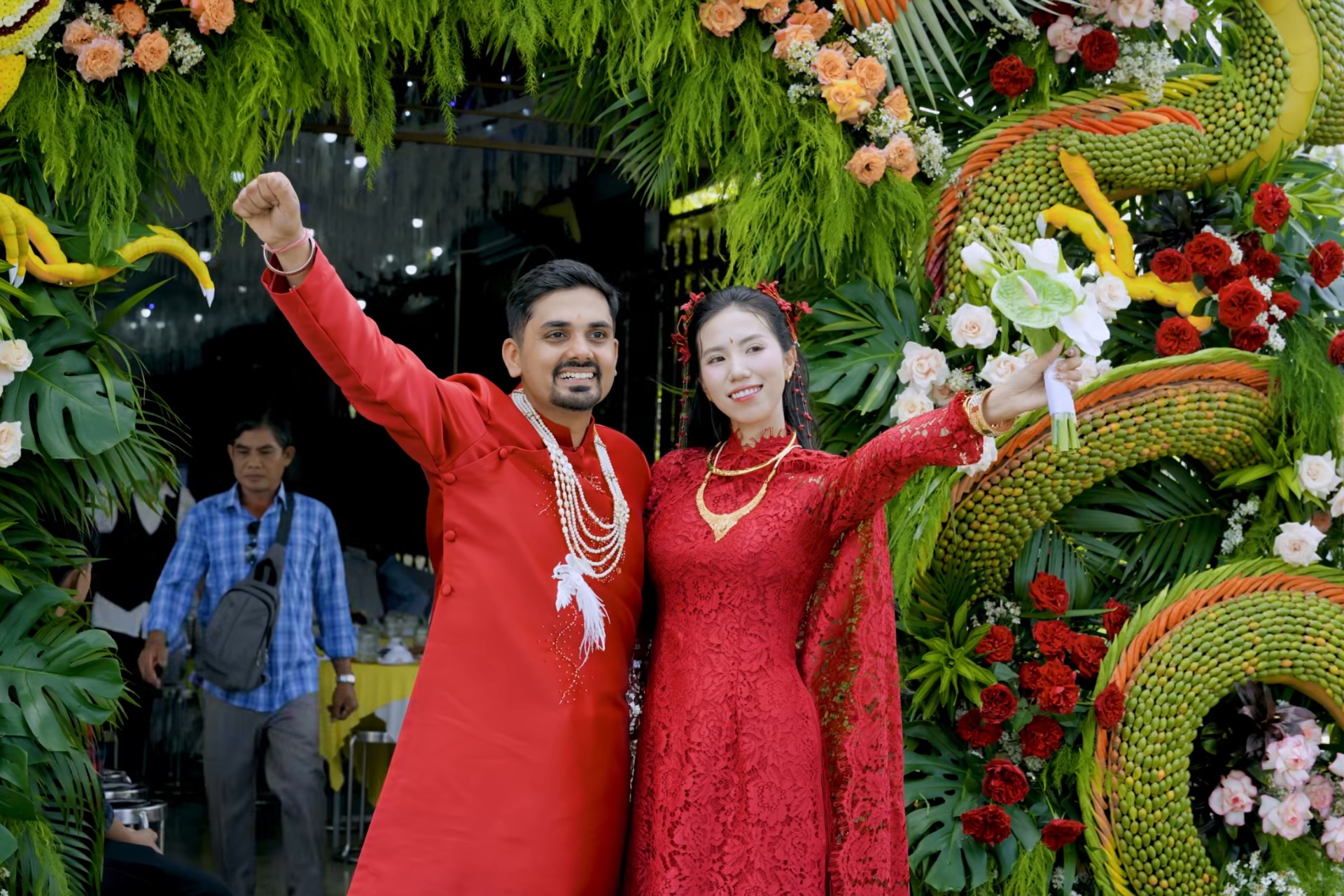 Dam cuoi dam chat mien Tay cua cap doi Viet - An hinh anh