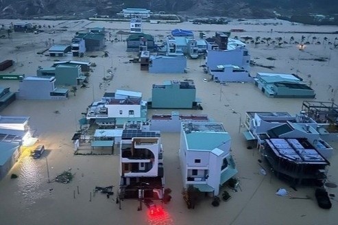 Gia Lai: Mua lu gay ngap, co lap hon 10.000 ho dan hinh anh