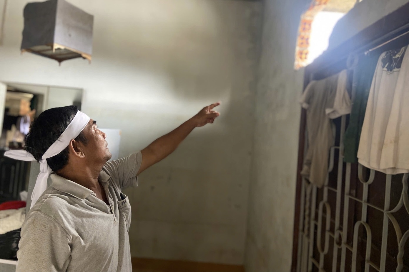 Ky uc kinh hoang: Duc tuong, 50 nguoi bam tren noc nha 3 ngay trong lu hinh anh