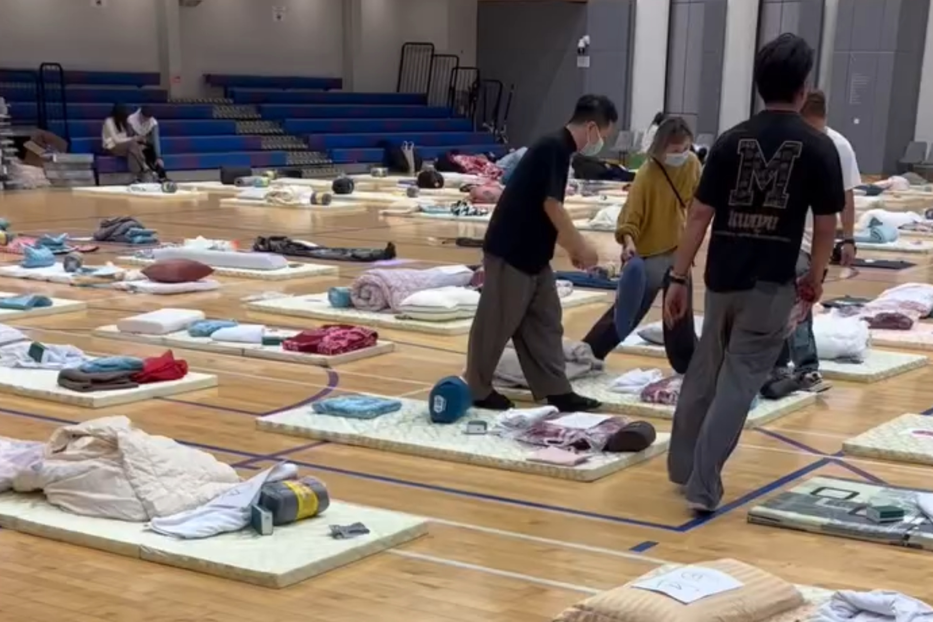 Cu dan tru tam sau vu chay chung cu tai Hong Kong hinh anh