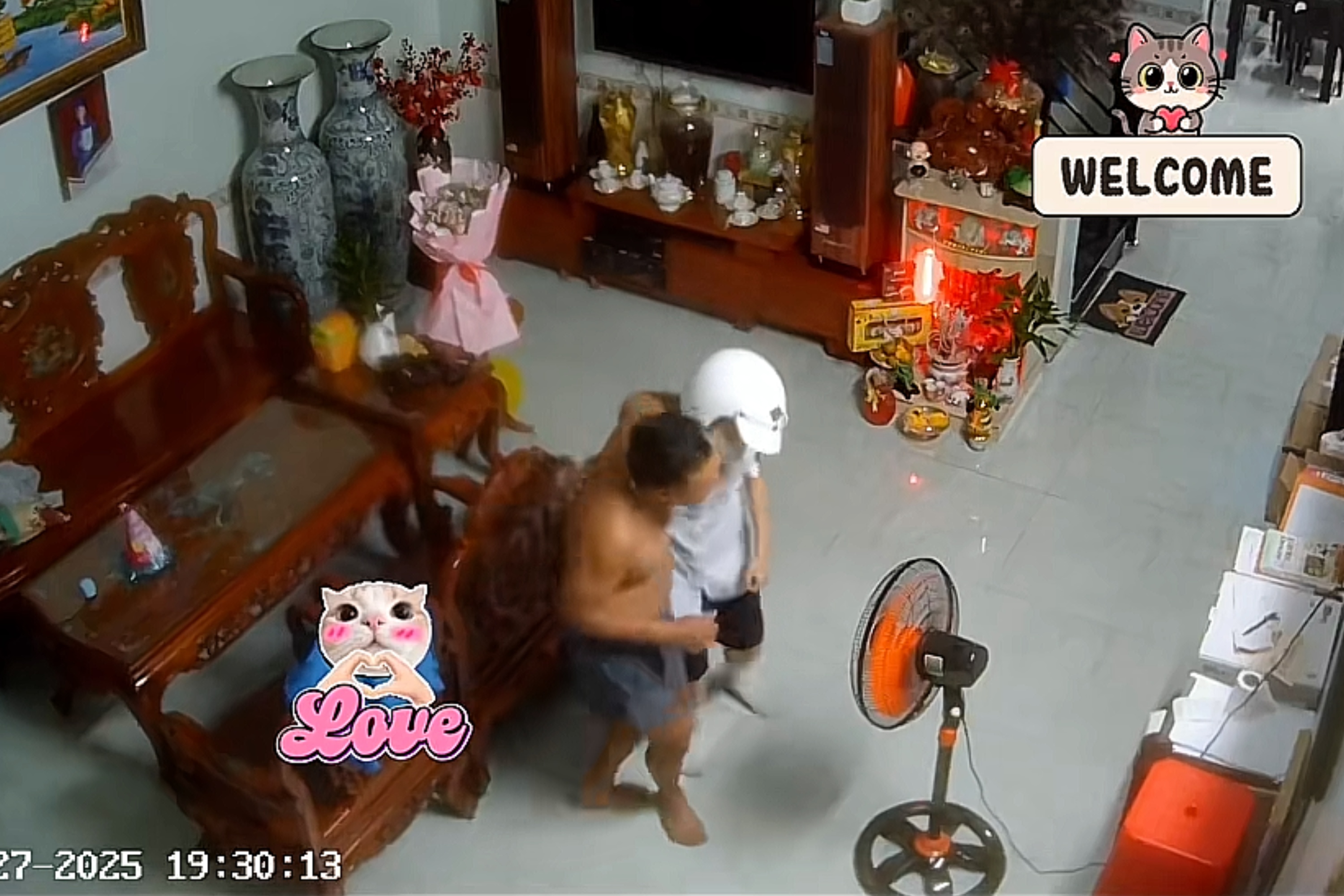 Clip cha nhay don con gai di hoc ve o TP.HCM gay thich thu hinh anh