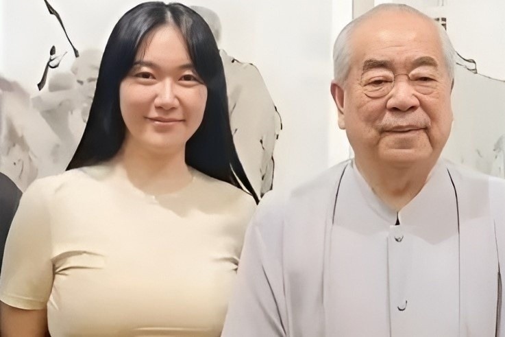 Danh hoa 87 tuoi co con voi vo kem 50 tuoi, tu mat con gai ruot hinh anh