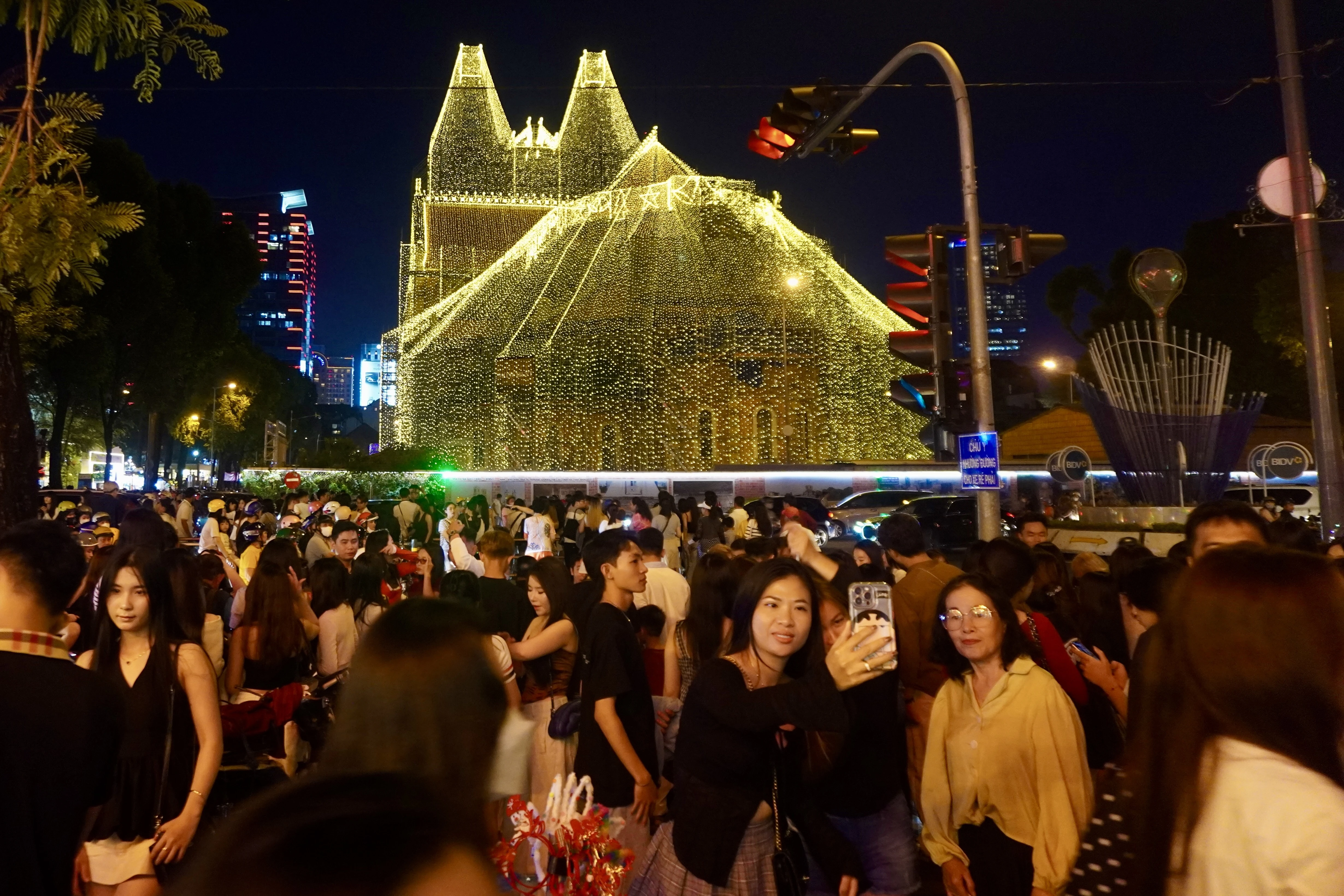 nha tho Duc Ba anh 5