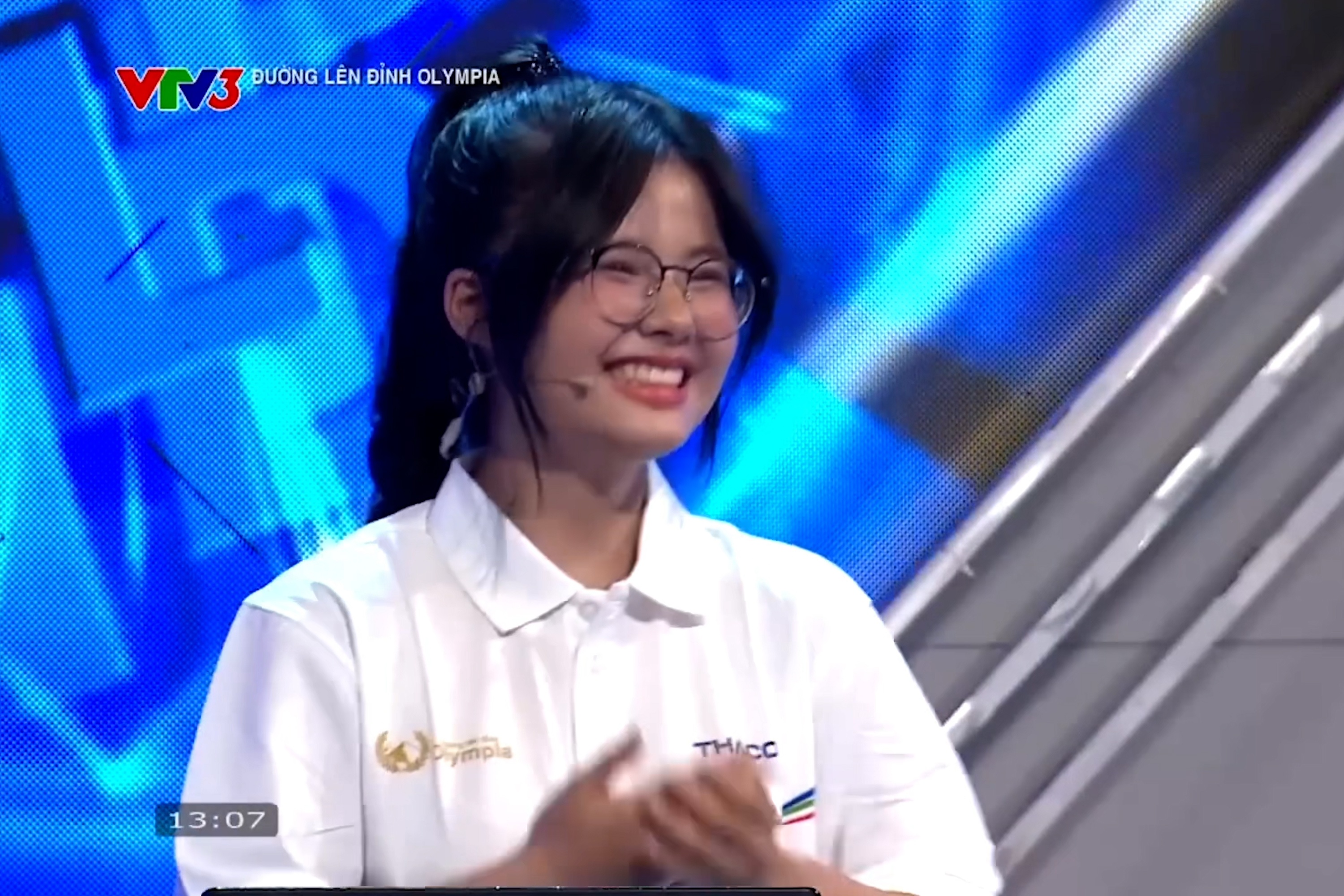 Khoanh khac thi sinh nhat tuan Olympia xuat hien tai fan meeting cua T1 hinh anh