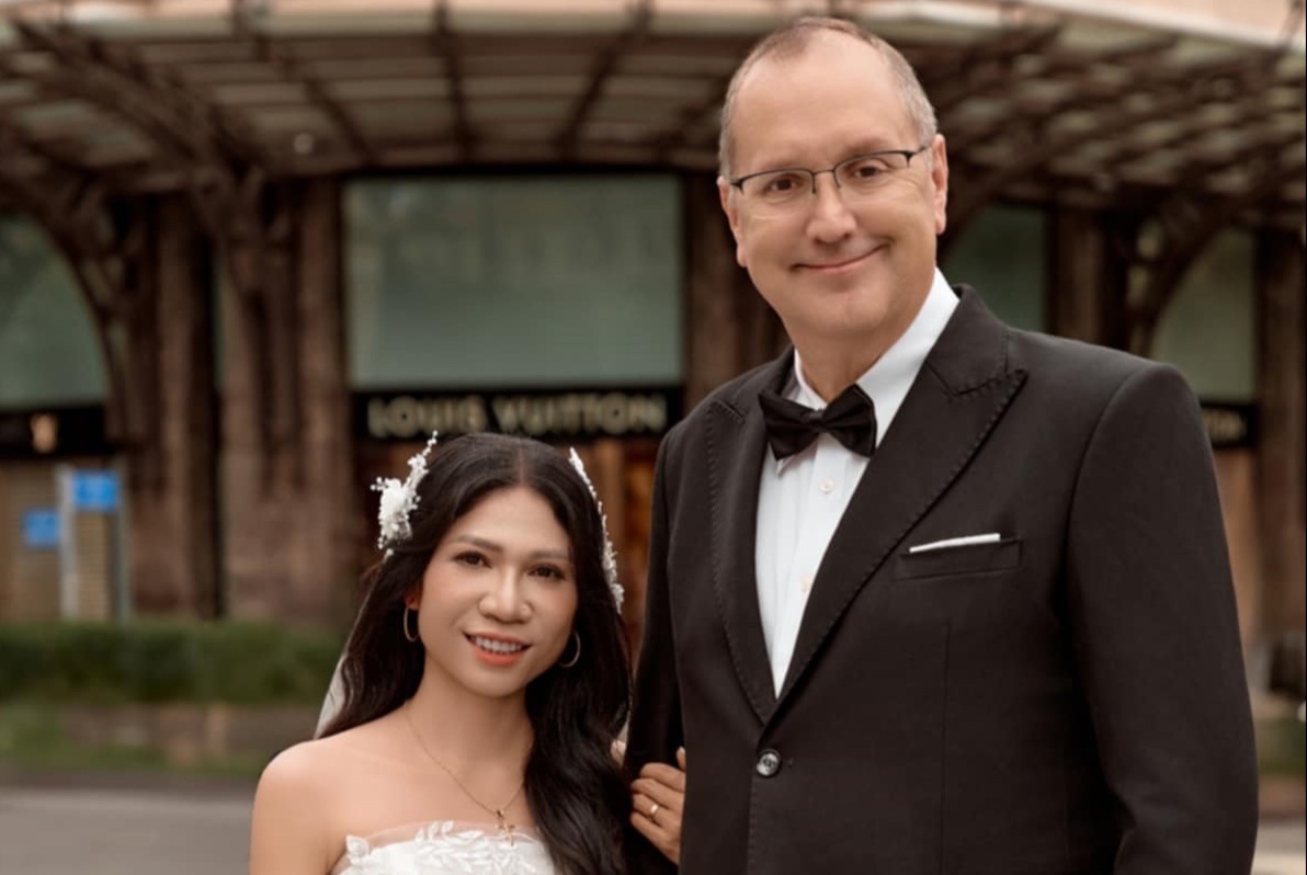 Hon nhan 'than toc' cua nguoi phu nu 41 tuoi va chong My cao 2 m hinh anh