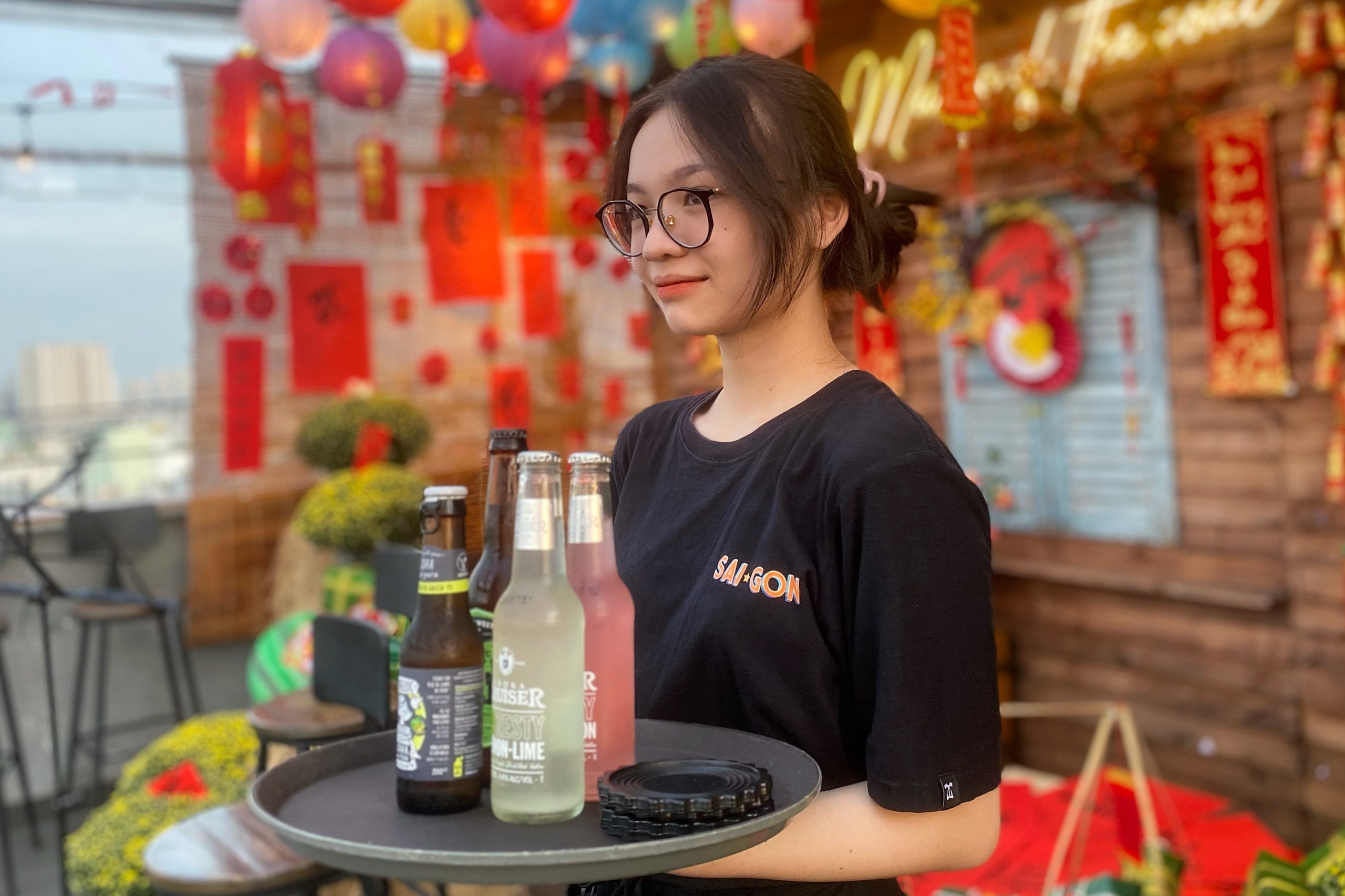 Di lam xuyen 4 ngay Tet Duong lich o TP.HCM, nhan luong gap 3 hinh anh