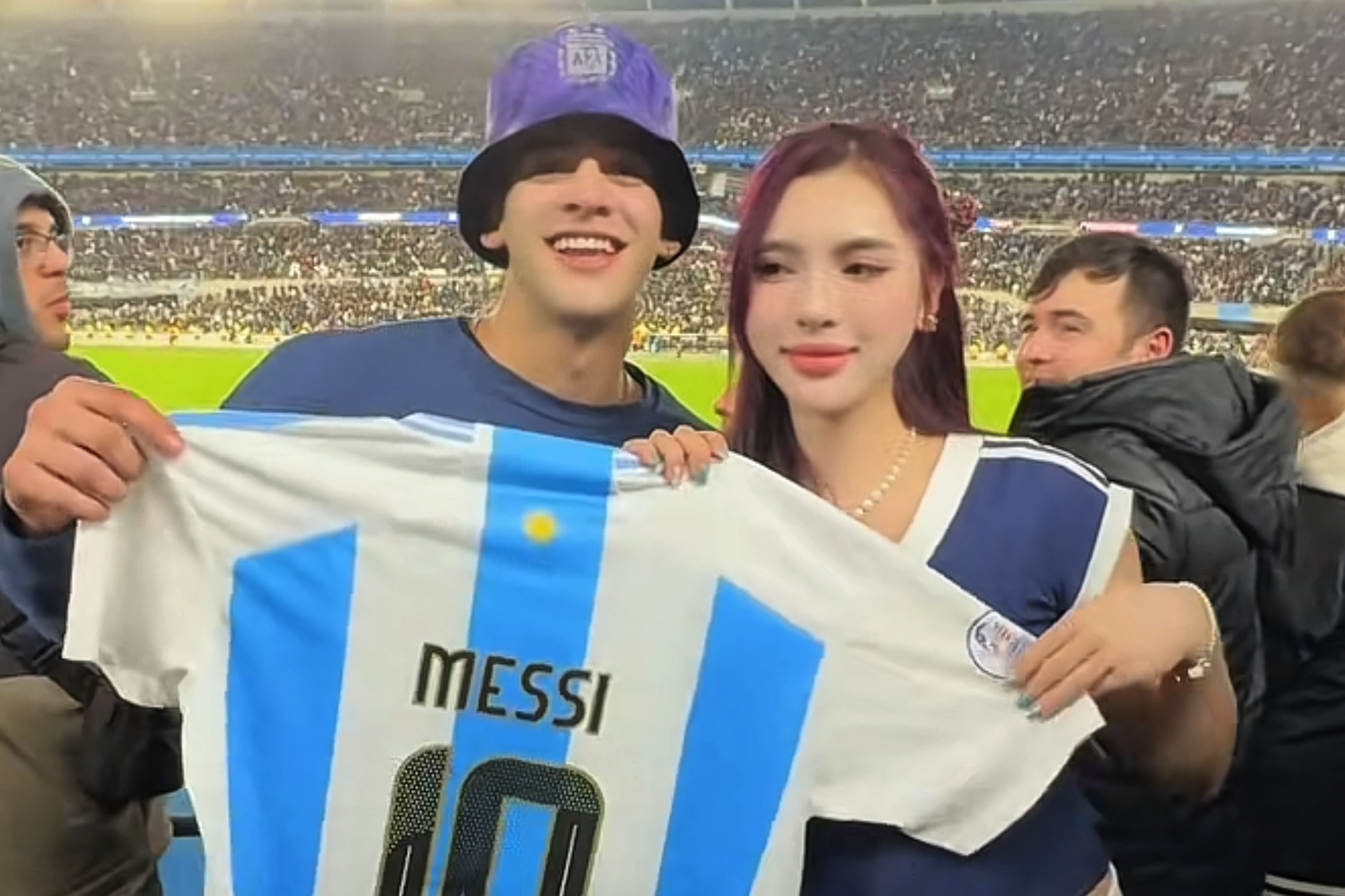 Di xem bong da, co gai TP.HCM duoc 'day thuyen' voi trai dep Argentina hinh anh