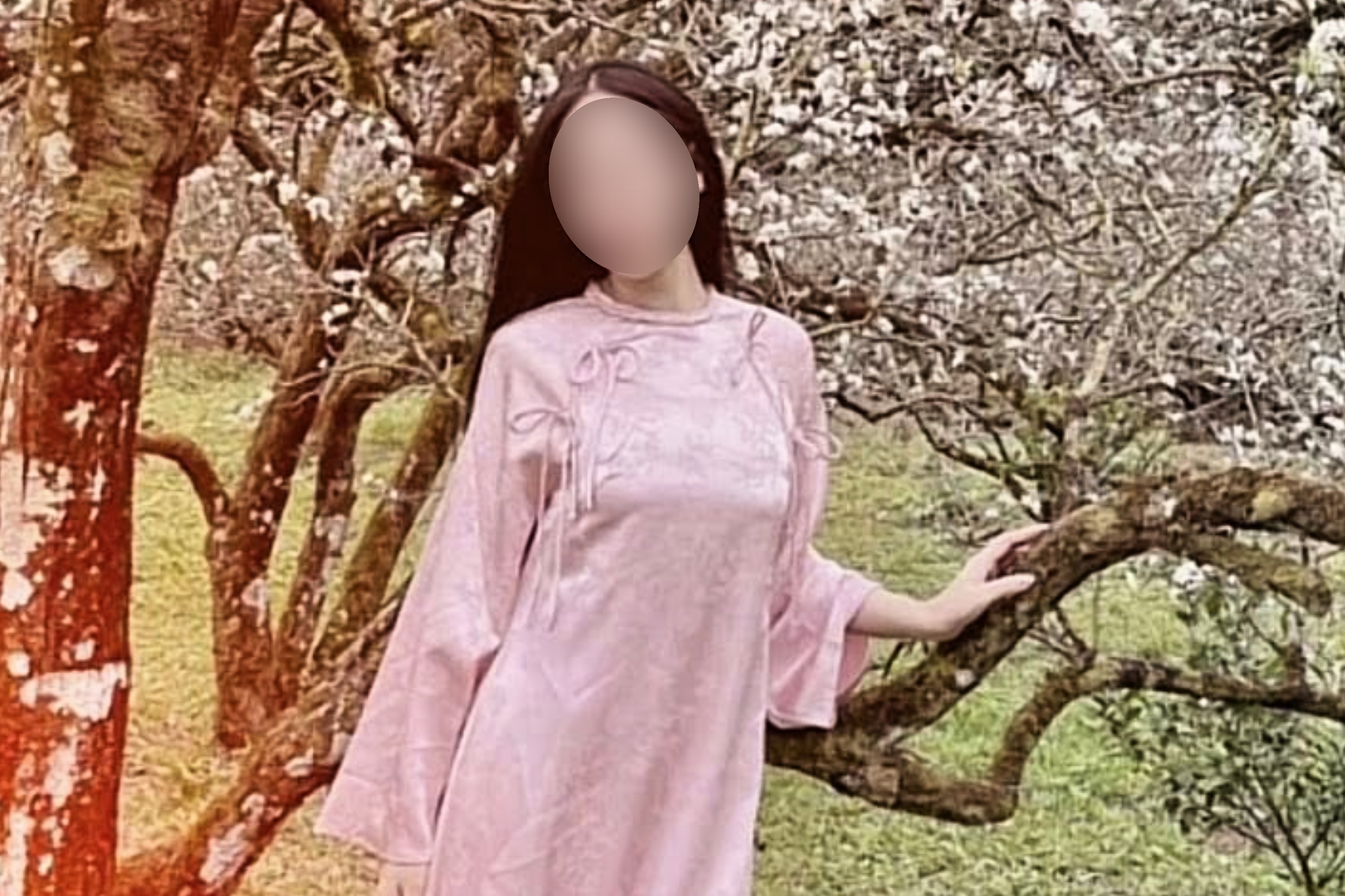 Co gai bi chu shop 'boc phot' mua ao dai mac chup anh roi hoan hang hinh anh