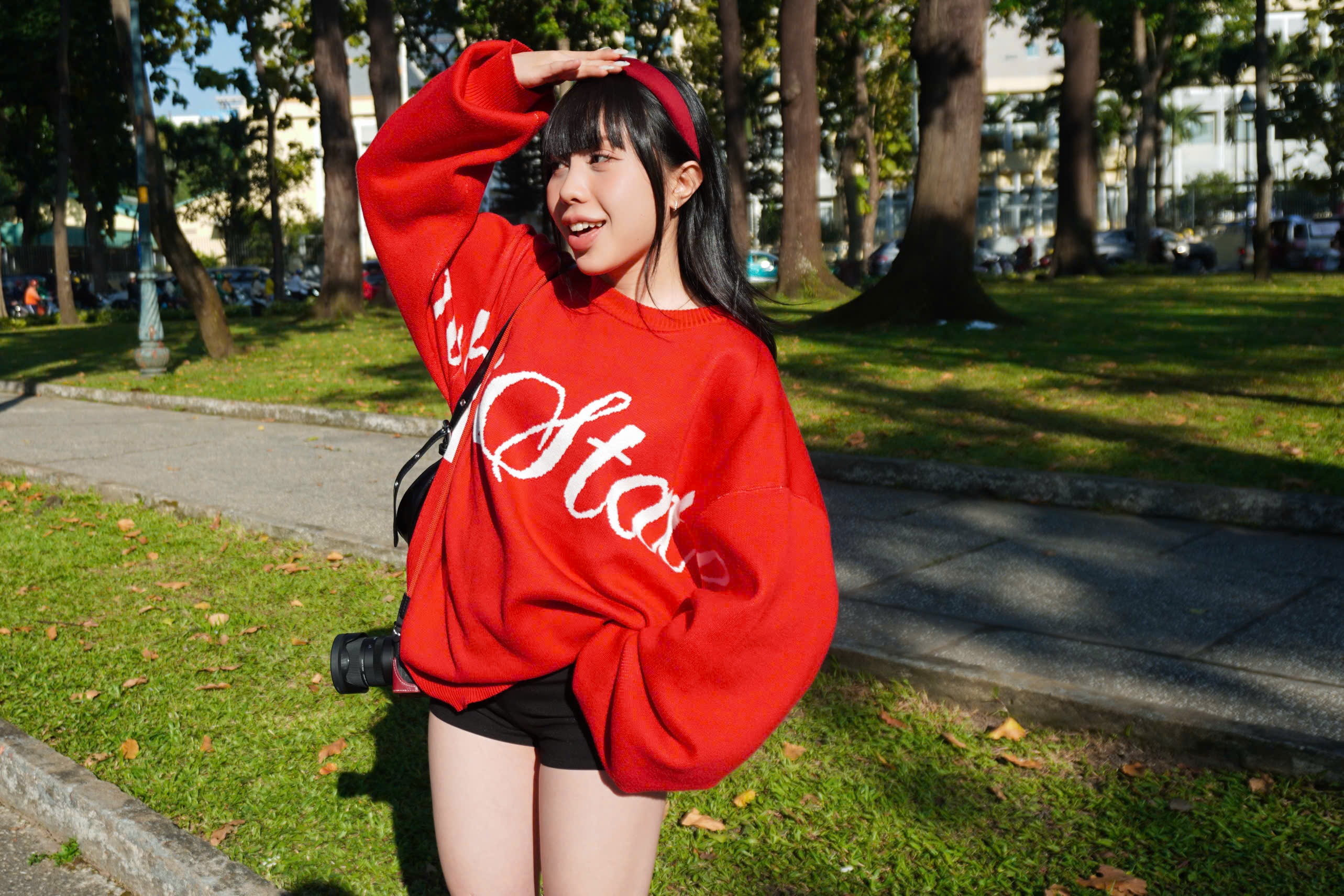 TP.HCM lanh 17 do C, dan cong so dien ao hoodie, mang to di lam hinh anh