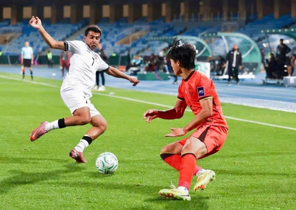 U23 Trung Quoc phong ngu 'do be tong', gioi chuyen mon khau chien hinh anh