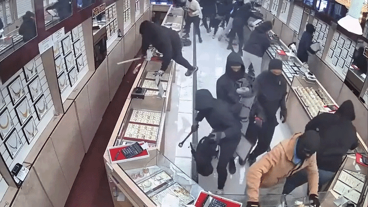 Clip 20 nguoi cuop tiem vang trong 70 giay gay soc o California hinh anh