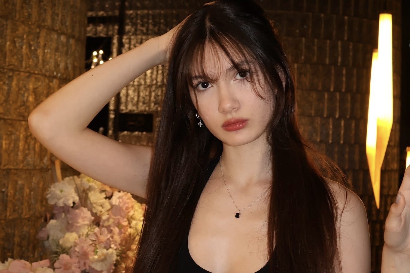 Em gai 'cuc pham' cua Van Lam, Van Toan hinh anh