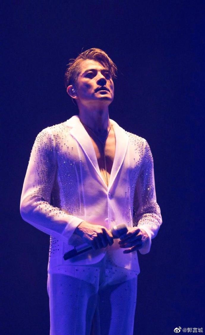 Nam dien vien tre trung,  phong do anh 6