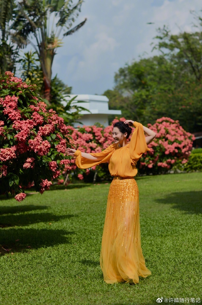 Thánh cô đẹp nhất màn ảnh giật chồng ảnh 2 Thanh co dep nhat man anh giat chong anh 2