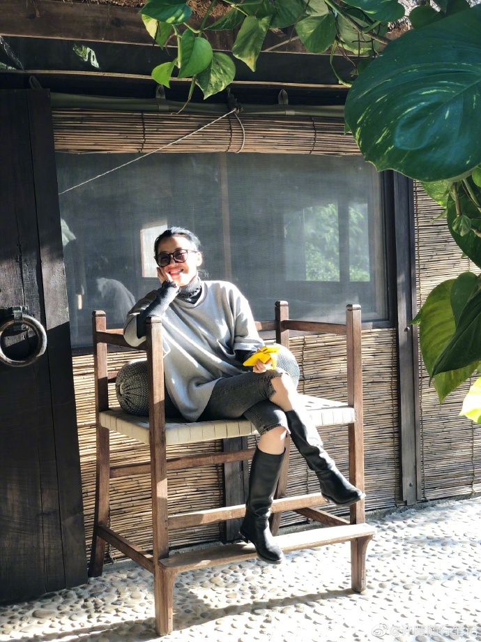 Thánh cô đẹp nhất màn ảnh giật chồng ảnh 8 Thanh co dep nhat man anh giat chong anh 8