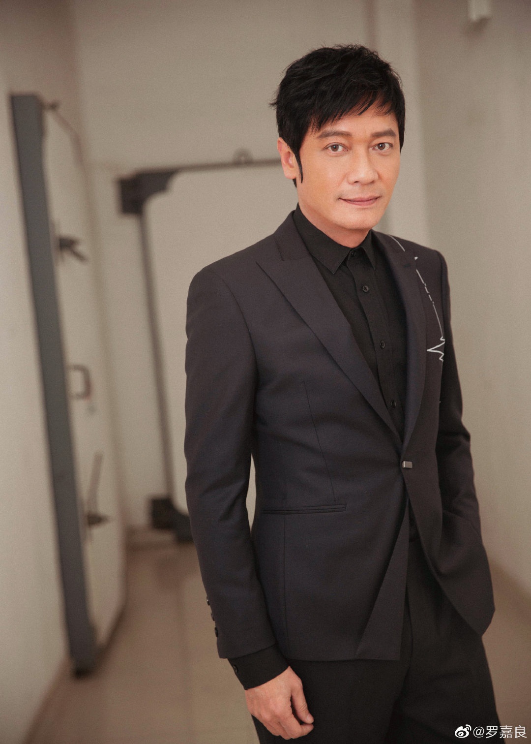 Nam dien vien tre trung,  phong do anh 9